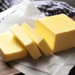 Dobre masło za darmo? Biedronka stawia jeden warunek w swojej ofercie 4+2 gratis.