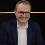 Ekspert: Prawica dominuje w internecie. KO nie próbuje zatrzymać tej fali