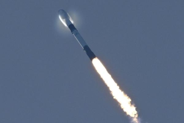 SpaceX wystrzeliwuje satelity Starlink podczas setnego startu Falcona 9 w 2025 roku - INFBusiness