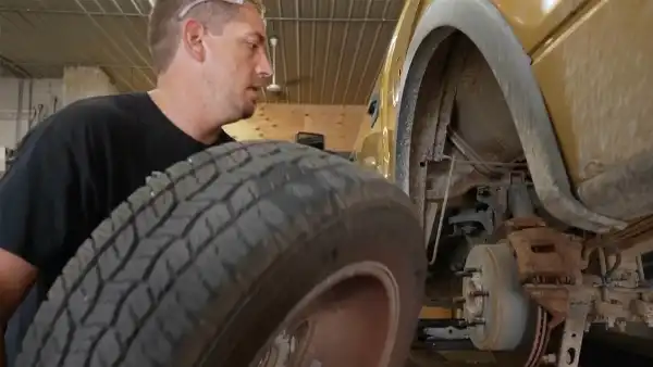 Mechanik z Minnesoty znalazł pod maską portfel pracownika Forda, który zgubił 11 lat temu - INFBusiness