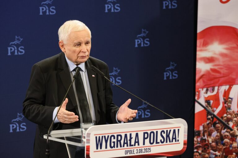 PiS odsłania strategię na jesień. Konwencja, aplikacja dla PiS-owców i atak na Sikorskiego - INFBusiness