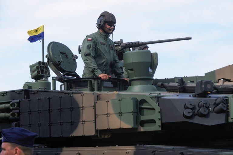 Sondaż: Czy polscy żołnierze powinni jechać na Ukrainę? Znamy zdanie Polaków - INFBusiness