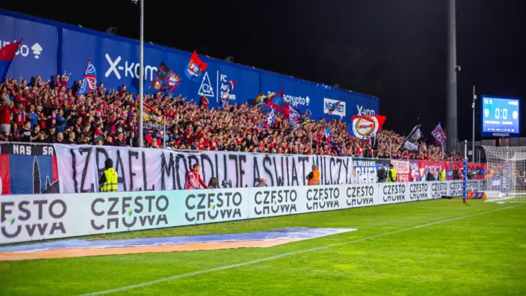 „Izrael morduje, a świat milczy”. Polscy kibice wydają jasny manifest – Konferencja Ligi Europy UEFA - INFBusiness