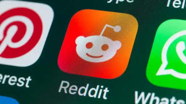 Mężczyzna ignoruje domowe posiłki przygotowywane przez kobietę, wybierając jedzenie na wynos, co wywołało ostrą dyskusję - INFBusiness