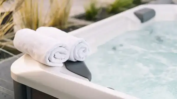 Zespół ratunkowy z Kentucky ratuje starsze kobiety, które przegrzały się, uwięzione w jacuzzi - INFBusiness
