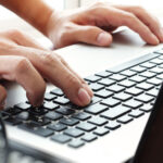 Bon na laptopa dla nauczycieli. Wnioski są już otwarte. Jak złożyć wniosek?