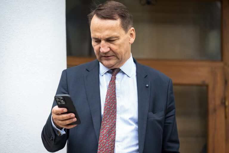 MSZ kupiło specjalistyczne depozyty dla telefonów komórkowych - INFBusiness