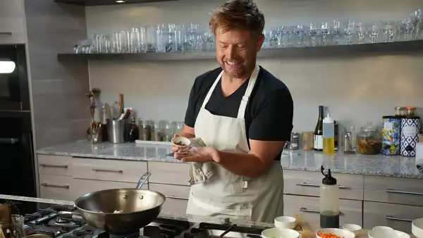 Znany szef kuchni Richard Blais gotuje owady w nowym serialu cyfrowym „Bug Bites” - INFBusiness