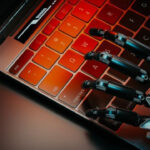 Niedawno przestępcy zażądali od jednej firmy okupu w wysokości 900 000 dolarów. Polskie firmy są narażone na cyberataki.