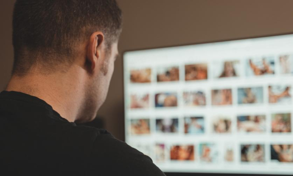 Regulator sprawdzi, czy 34 platformy pornograficzne skutecznie weryfikują wiek użytkowników - INFBusiness