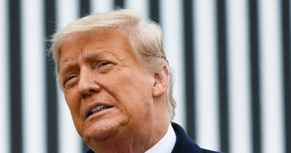 Donald Trump podpisał rozporządzenie zapobiegające na kolejne 90 dni nałożeniu wysokich ceł na towary z Chin /AFP