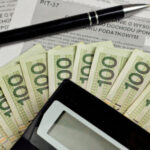 Zmiany w podatku dochodowym od osób fizycznych (PIT). Ministerstwo Finansów chce podnieść limit do 2 mln zł.