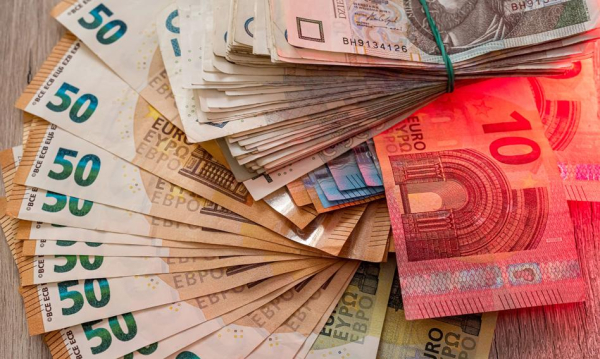 Złoty słabnie. Dolar czeka na sygnał z Fed. - INFBusiness
