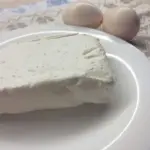 Co się stanie, jeśli będziesz jeść ser wiejski na śniadanie każdego dnia?