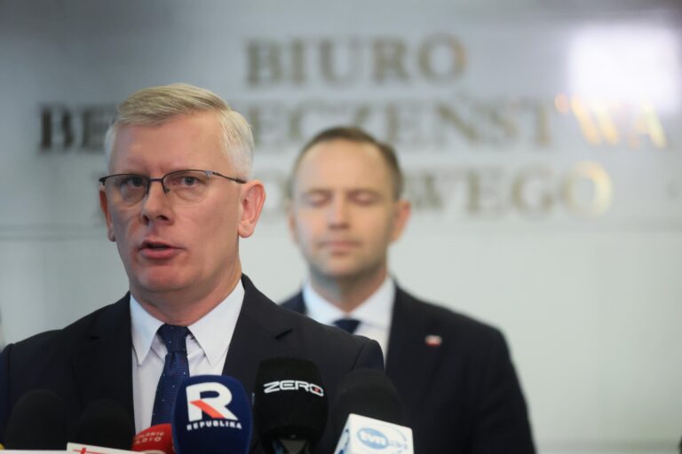 Czy Sławomir Cęckiewicz odzyska dostęp do informacji niejawnych w zamian za ambasadorów w MSZ? - INFBusiness