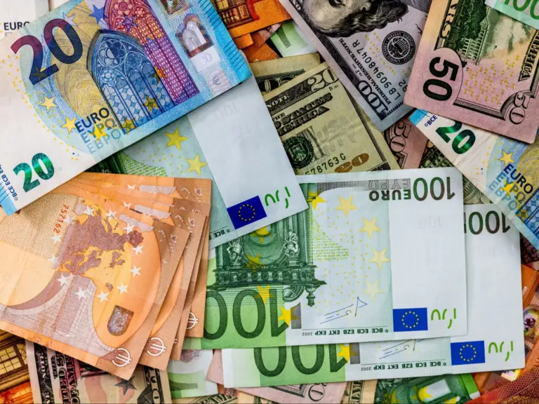 Kursy walut z 10 września 2025 r. Ile kosztują dolar, euro, funt i frank? - INFBusiness