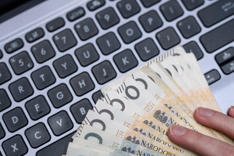 Miłość setek tysięcy. Dramat kobiet trwa, oszust jest na wolności. - INFBusiness