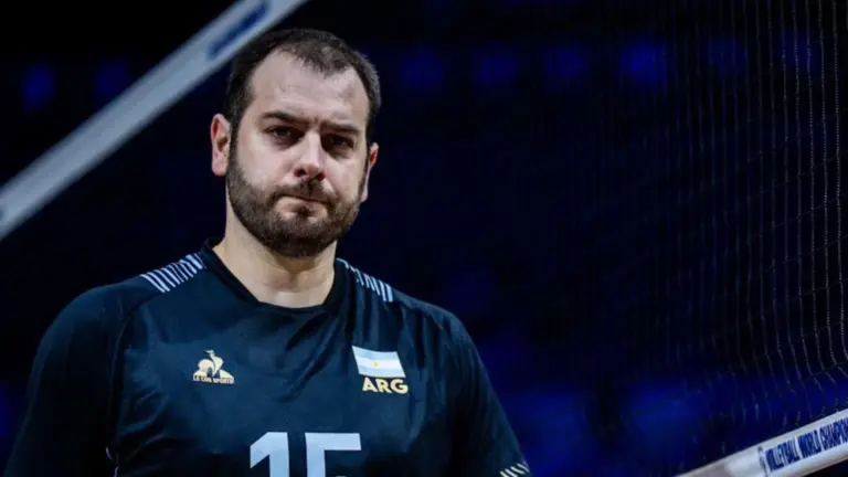 Luciano De Cecco to niewątpliwie wyjątkowa postać w światowej siatkówce. Choć Argentyńczyk ma 37 lat, wciąż potrafi dać z siebie wszystko na najważniejszych imprezach. Mistrzostwa Świata w Siatkówce: Luciano De Cecco to magik siatkówki. Wirtuoz zagra w PlusLidze – Siatkówka - INFBusiness