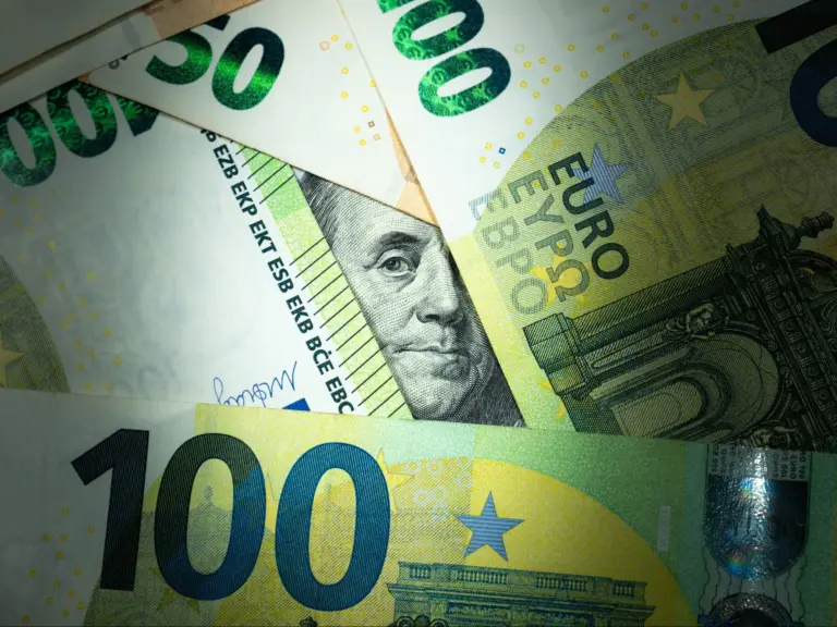 Kursy walut z 24 września 2025 r. Ile kosztują dolar amerykański, euro, frank szwajcarski i funt szterling? - INFBusiness