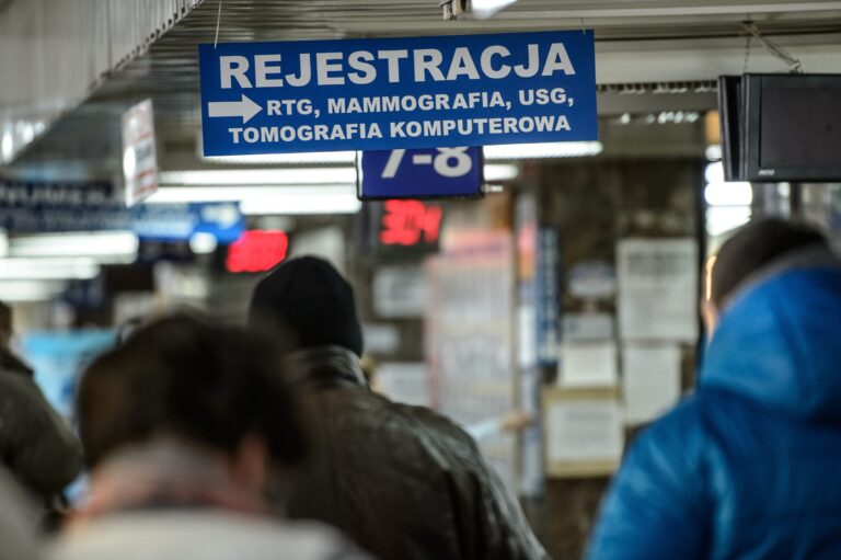 Rząd ogranicza świadczenia zdrowotne dla bezrobotnych Ukraińców. Jakie to przyniesie oszczędności? - INFBusiness