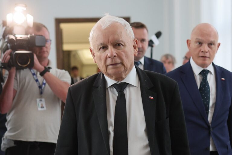 Nowy sondaż partyjny: PiS wyprzedza Koalicję Obywatelską. Które partie nie wejdą do Sejmu? - INFBusiness