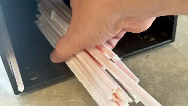 Goście restauracji „pakują do kieszeni” zbyt wiele darmowych przypraw i sztućców - INFBusiness
