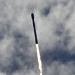 SpaceX wystrzeliwuje satelity za pomocą debiutującej nowej rakiety Falcon 9
