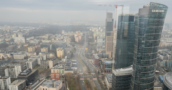 Agencja ratingowa Fitch obniżyła prognozę dla polskiej gospodarki na negatywną. - INFBusiness