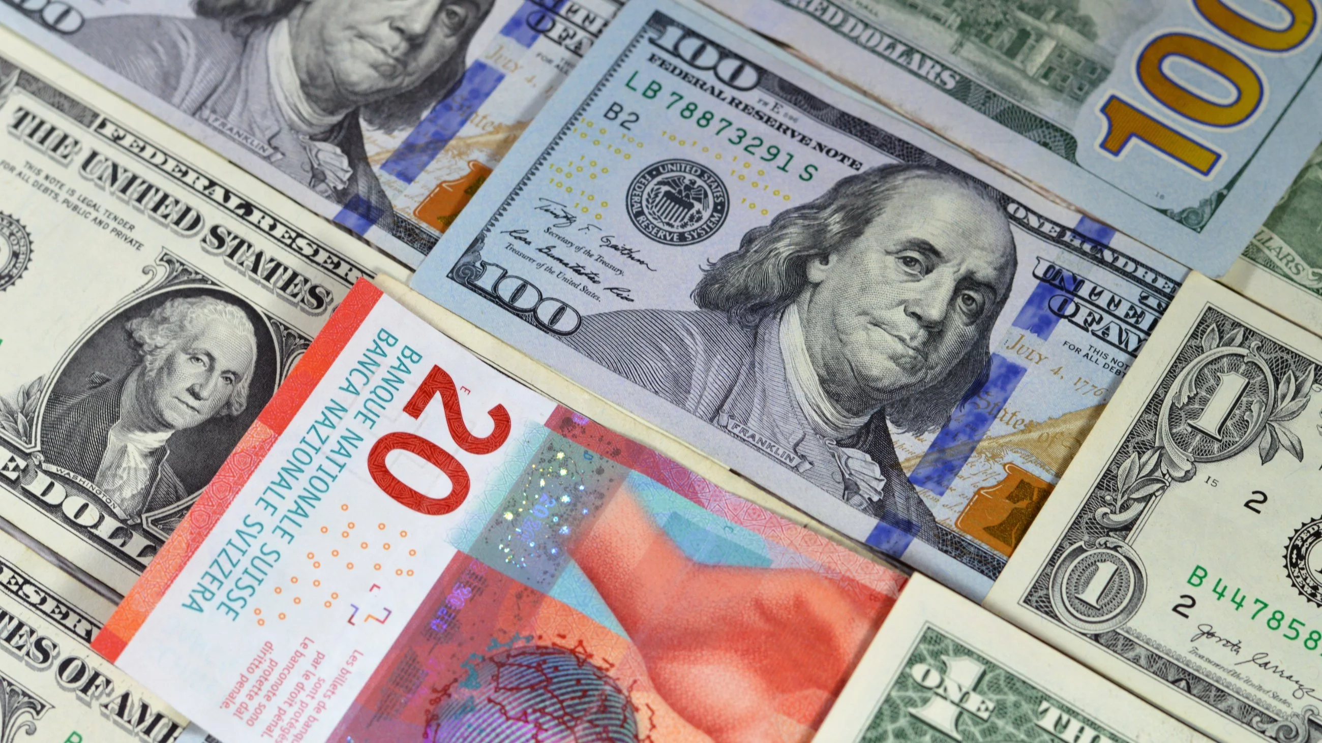 Ile są dziś warte dolar, euro, funt i frank?