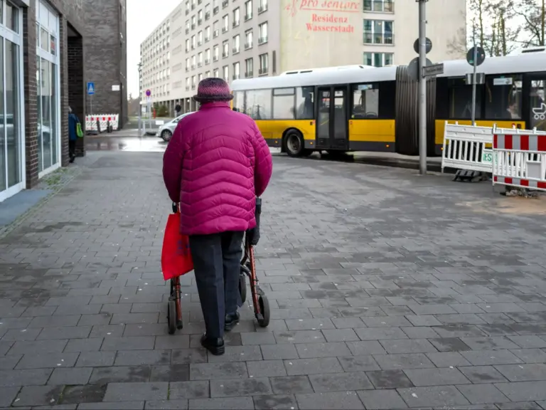Bon senioralny od 2026 roku. Kto może liczyć na 2150 zł? - INFBusiness