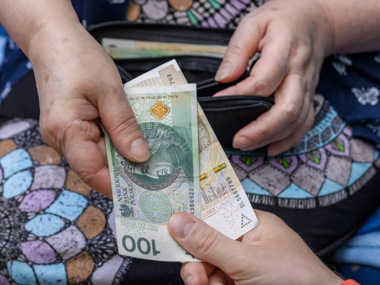 14. Emerytura: 1,2 miliona seniorów otrzyma pieniądze przed weekendem - INFBusiness