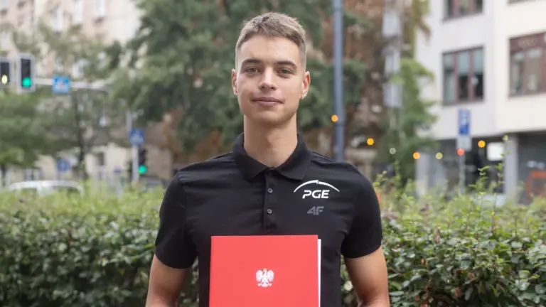 Władimir Semirunnij oficjalnie otrzymał obywatelstwo polskie! Wyjątkowy sportowiec z Rosji niedawno sfinalizował skomplikowaną procedurę zmiany przynależności narodowej. Władimir Semirunnij ma obywatelstwo polskie. Rosjanin jest nadzieją Polski na medal – Sporty zimowe - INFBusiness