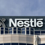 Dyrektor generalny Nestle zwolniony po tym, jak przyłapano go na romansie z podwładną w biurze