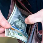 Kursy walut z 17 września 2025 r. Ile kosztują dolar, euro, funt i frank?