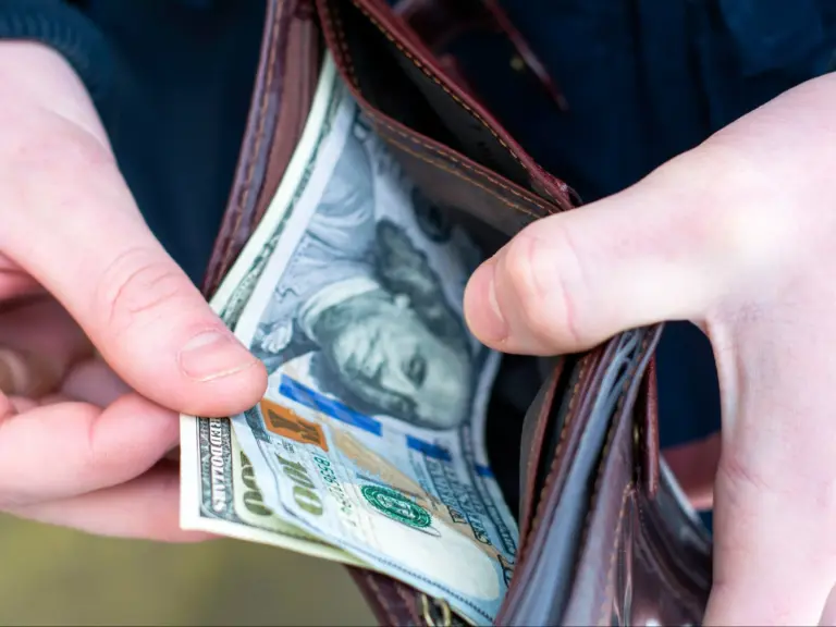 Kursy walut z 17 września 2025 r. Ile kosztują dolar, euro, funt i frank? - INFBusiness