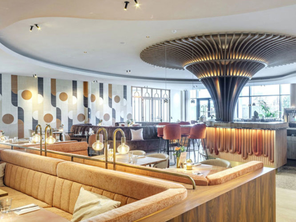 Miód, róże i biel. Niesamowity hotel Van der Valk. - INFBusiness