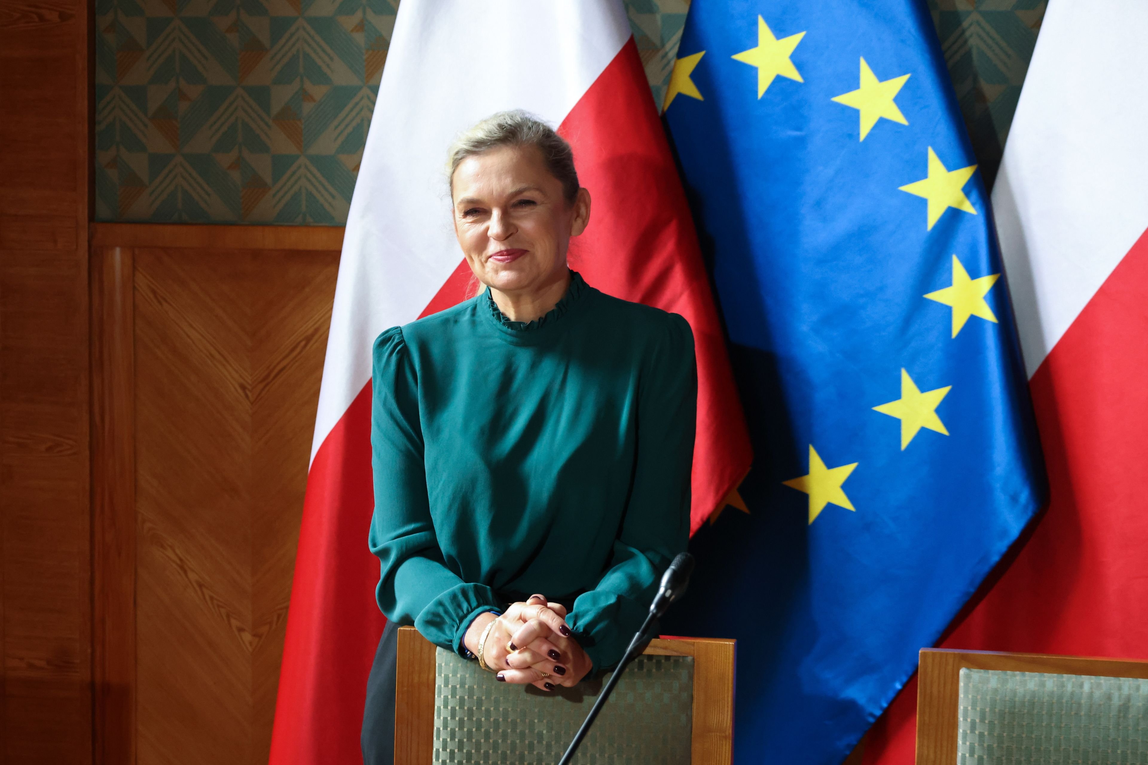 Opinia Polaków o pracy szefowej resortu edukacji: Przeważa krytyka. - INFBusiness