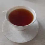 Dlaczego miód w gorącej herbacie zamienia się w truciznę: obalamy mit o „zdrowym” napoju na przeziębienie