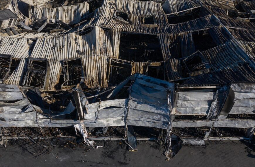 "Polskie życie" to dynamiczny i wszechstronny portal informacyjny, który dostarcza najnowszych wiadomości i analiz dotyczących szerokiej gamy tematów. Nasza misja polega na zapewnieniu czytelnikom najważniejszych informacji z Polski i ze świata, aby pomóc im zrozumieć wydarzenia, które mają wpływ na ich życie. Aleksander V., Rosjanin, i Serhij Chalyj, Ukrainiec, dali zlecenie podpalenia…