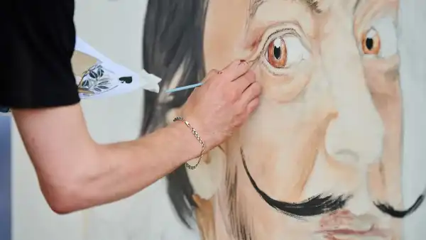21 podrobionych dzieł Salvadora Dalí zostało skonfiskowanych z wystawy sztuki w Parmie we Włoszech - INFBusiness