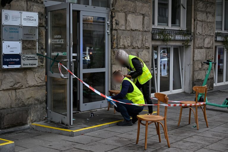 Zdarzenie przed siedzibą PO. Zatrzymano osobę podejrzaną. - INFBusiness