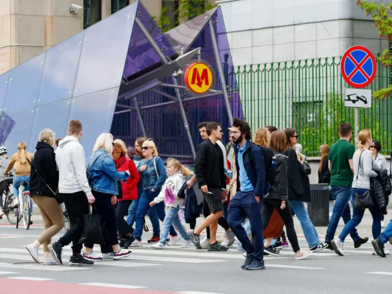 Stopa braku zatrudnienia w Polsce osiągnęła w sierpniu wartość 3,2% - zakomunikował Eurostat. Po miesięcznej pauzie powróciliśmy do grona krajów z najmniejszym odsetkiem osób bez pracy w UE. Polska: Stopa bezrobocia wśród liderów Unii Europejskiej. - INFBusiness