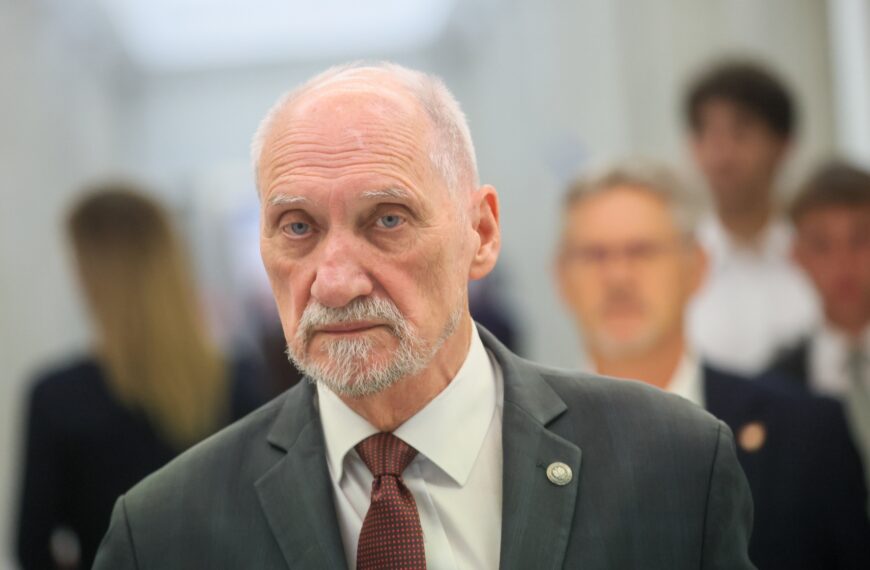 Wojskowa Żandarmeria ochrania Macierewicza. Koszt? Co najmniej 250 tysięcy.