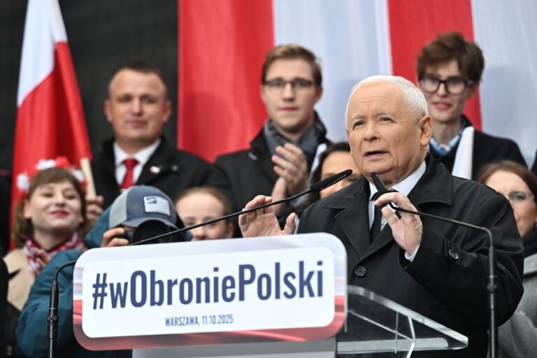 Kaczyński na manifestacji w stolicy domaga się dymisji Tuska i gabinetu. - INFBusiness