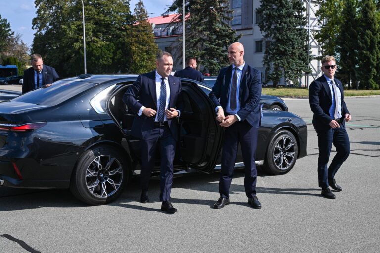 Prezydencka Administracja Nawrockiego poszukuje limuzyny o bardzo wysokich wymaganiach. - INFBusiness