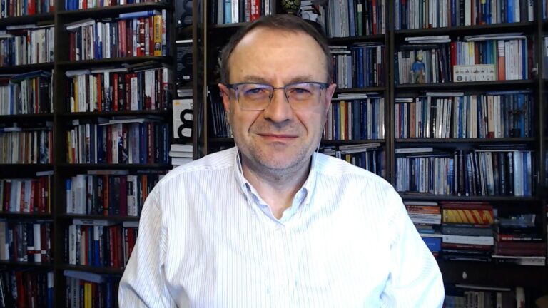 Uważam, że Koalicja Obywatelska nie zdoła utrzymać władzy po roku 2027 - oświadczył prof. Antoni Dudek, nawiązując do słów szefa rządu Donalda Tuska, który oznajmił, że w temacie wyborów do parlamentu w 2027 r. „może zawierać zakłady”. Prof. Antoni Dudek ripostuje Tuskowi: KO straci władzę po 2027 roku. - INFBusiness