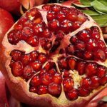 Z czym absolutnie nie należy łączyć granatu: jeśli w ten sposób będziesz pił jego sok, zniszczysz szkliwo zębów.