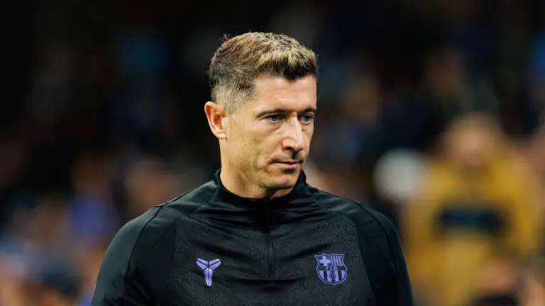 Ponowne kłopoty zdrowotne Roberta Lewandowskiego. Reprezentant Polski po raz kolejny ma problemy z muskułem w lewym udzie, o czym poinformowała FC Barcelona. Lewandowski z urazem. Jak długo potrwa absencja polskiego gracza Barcelony? – Futbol - INFBusiness