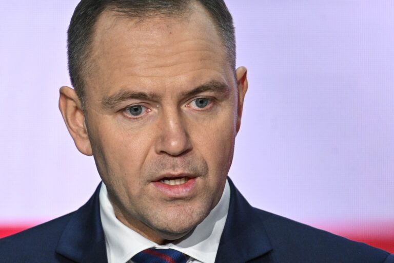 Szef Departamentu Polityki Międzynarodowej w Kancelarii Prezydenta Marcin Przydacz w wywiadzie dla TVN24 oznajmił, że gdyby miało dojść do spotkania Karola Nawrockiego z Wołodymyrem Zełenskim, to głowa państwa ukraińskiego winna udać się do Warszawy. Nawrocki rezygnuje z Kijowa? Przydacz: "Jeżeli Zełenski wyrazi chęć, zapraszamy do Warszawy" - INFBusiness