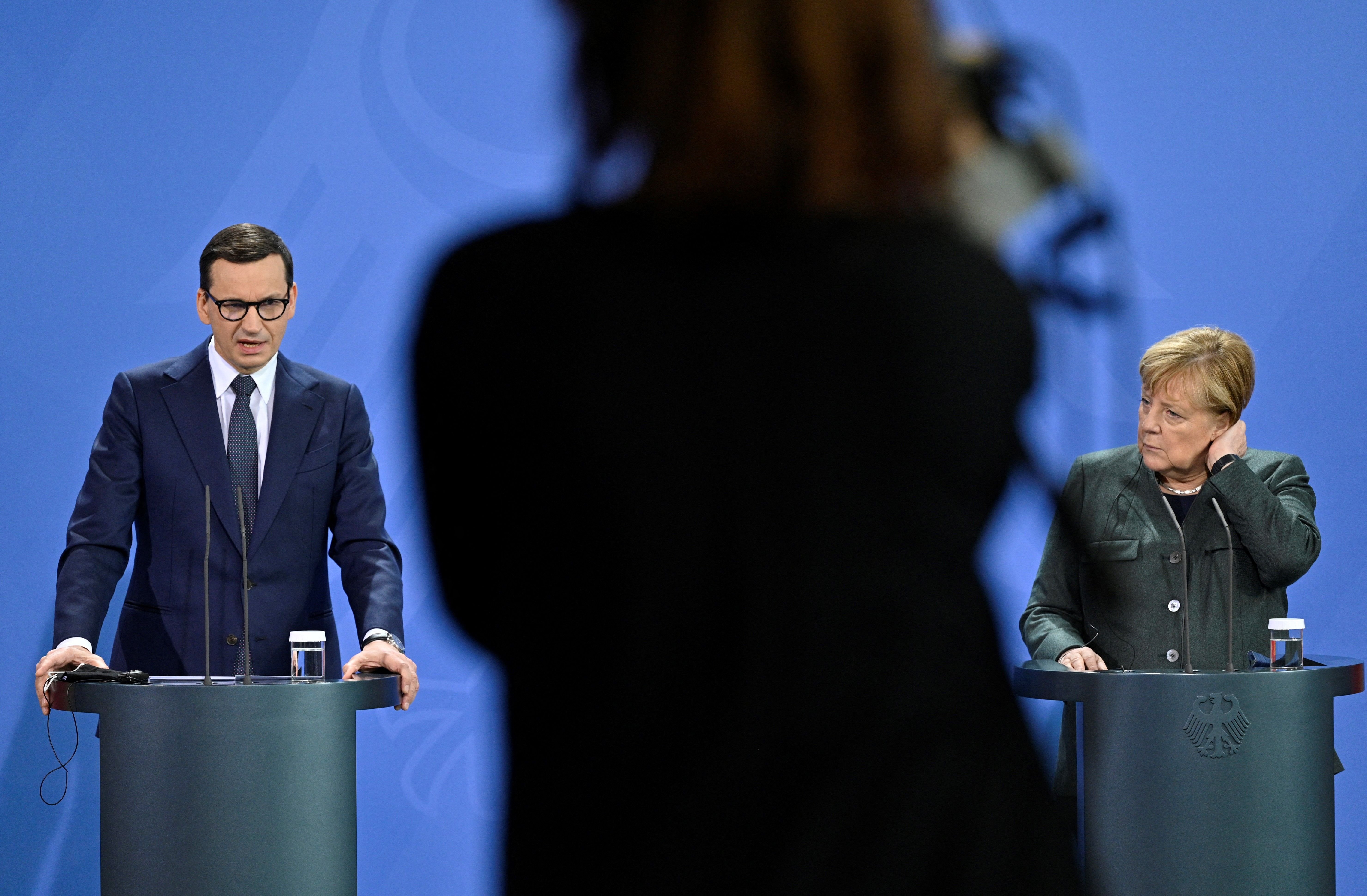 Politycy PiS oburzają się na słowa Angeli Merkel o Polsce. "Haniebne i godne ubolewania" - INFBusiness